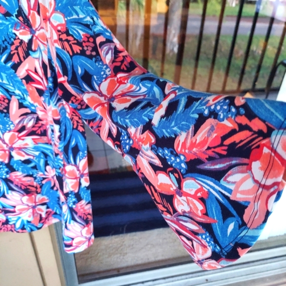 Never worn XL tunic top w/bell sleeves - Picture 3 of 4